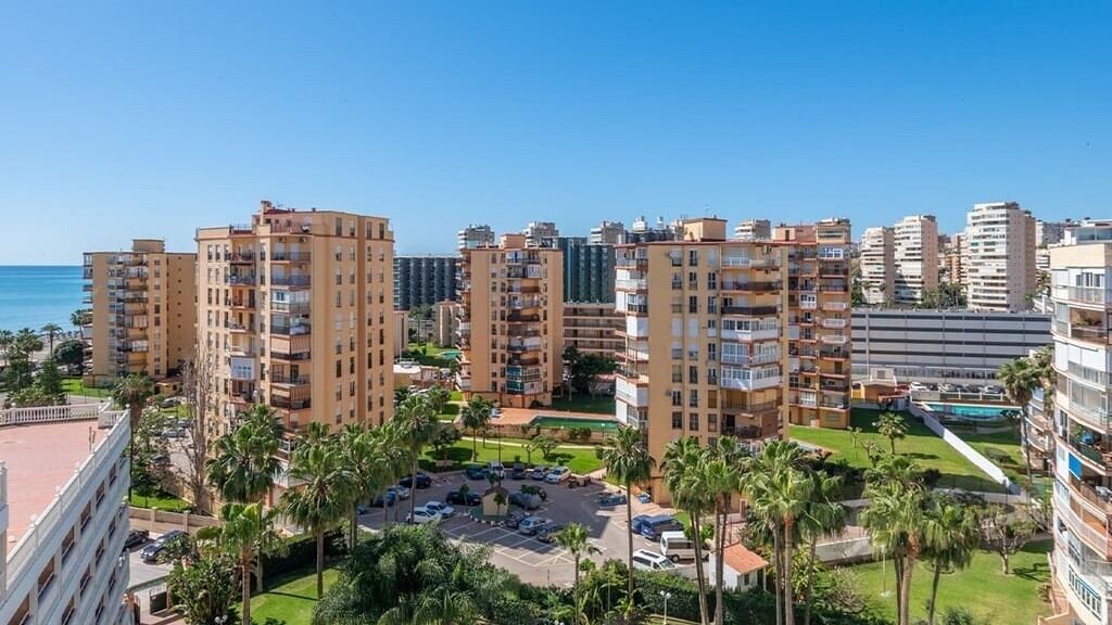 Hotel Parasol by Dorobe